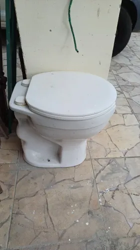 Vaso Sanitário cadeirante / hospitalar em Cerâmica - Ótimo estado!