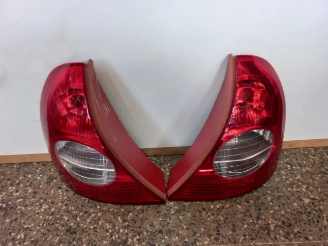 Par de lanternas traseiras Renault Clio