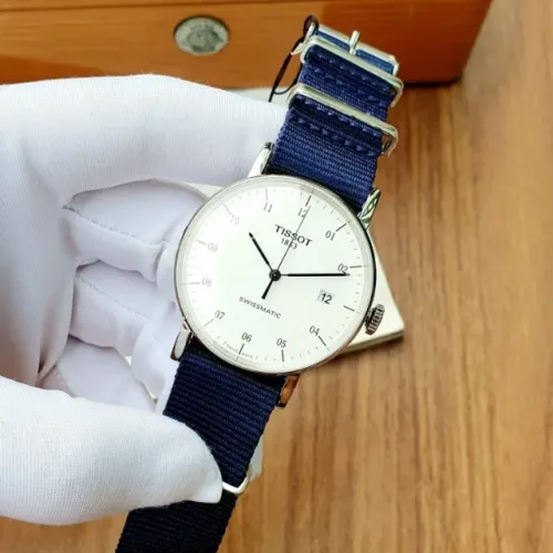 TISSOT AUTOMÁTICO T-CLASSIC EVERYTIME SWISSMATIC TECIDO AZUL T109.407.17.032.00