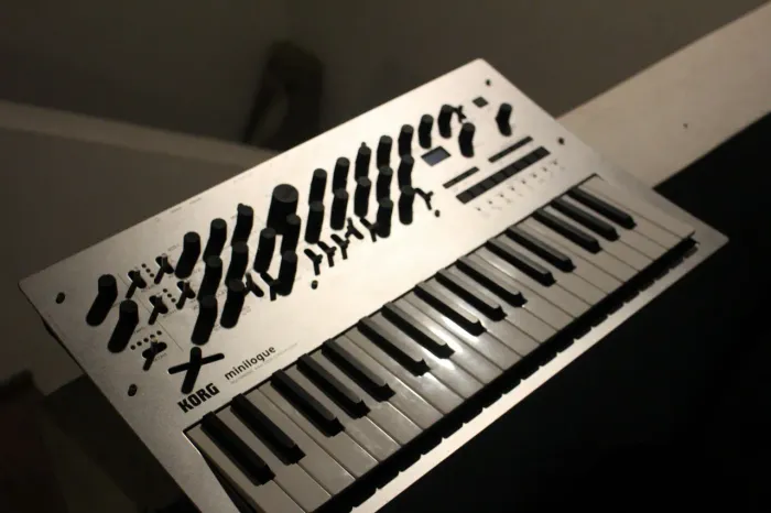 Sintetizador Analógico Korg Minilogue