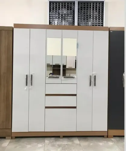 Guarda roupa de casal com espelho (PRODUTO NOVO)
