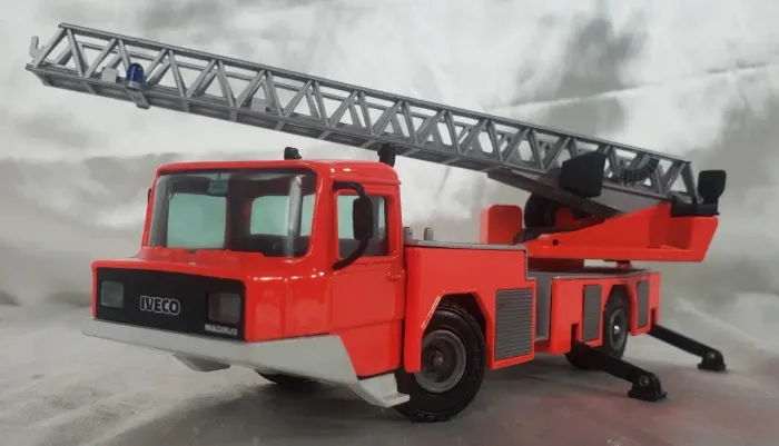 Miniatura Caminhão Bombeiros Com Escada - Schuco
