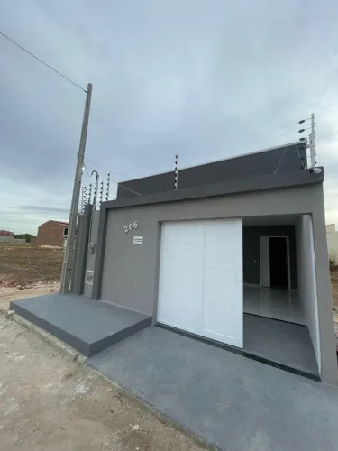 Casa com tres quartos sendo um suíte  - 90m²