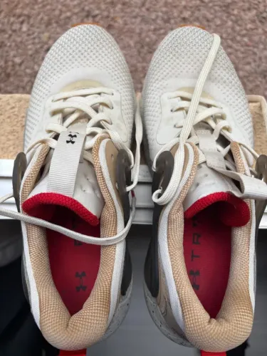 Tênis Under Armour Original - Conforto e Estilo - Excelente Estado