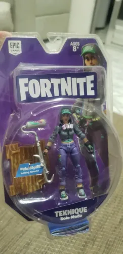 Boneco Figura de Ação Fortnite Teknique com Acessório Sunny