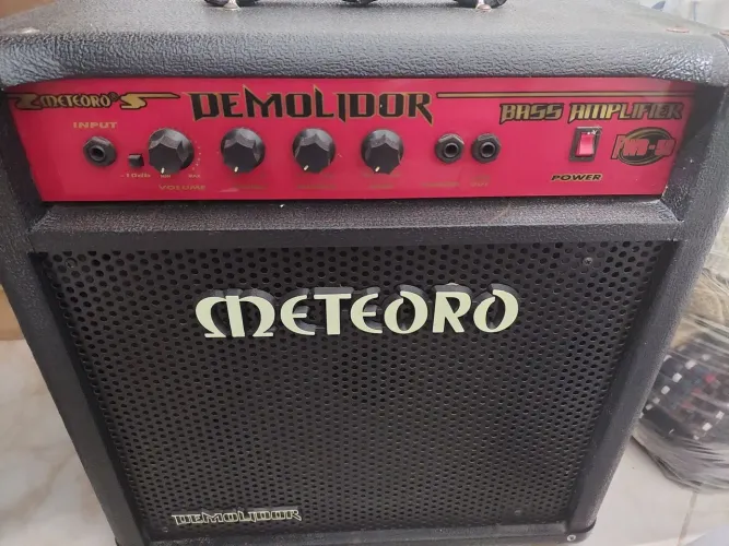 Cubo de baixo meteoro demolidor 