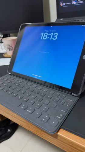 iPad new 7 geração 128GB com Magic Keyboard Folio (teclado original)