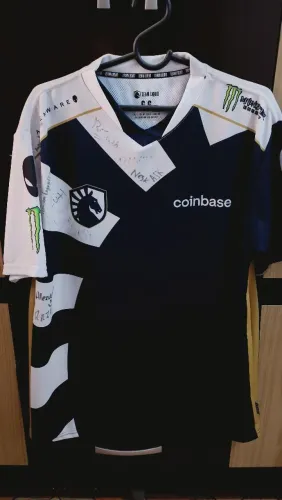 Camiseta + Boné Team Liquid R6 autógrafado