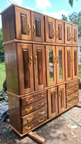 Guarda roupa de casal 6 portas todo de madeira maciça