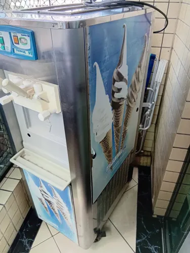 Maquina de sorvete italianinha 