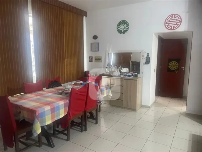 MARAVILHOSO APARTAMENTO EM RUA BUCÓLICA DE COPACABANA