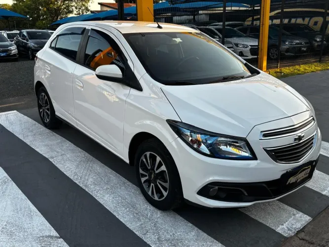 Chevrolet Onix Hatch LTZ 1.4 8V Flexpower 5P Aut. 2015