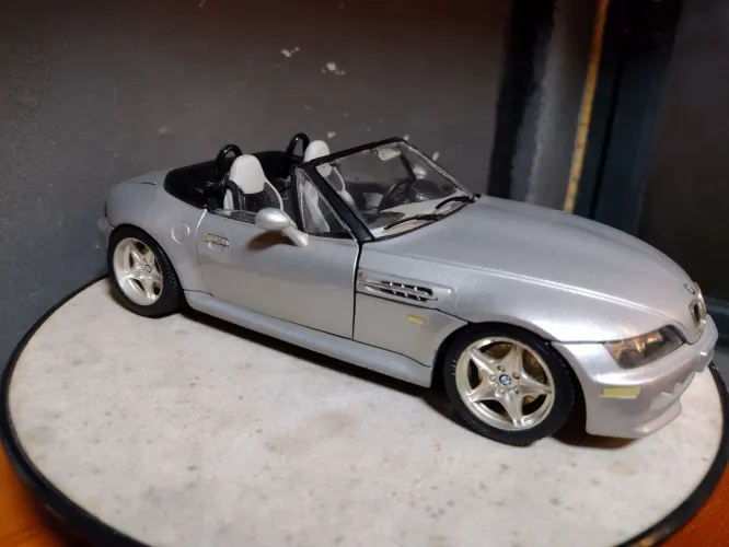 BMW Z3 1/18 Bburago com detalhe