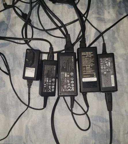Fonte carregador de notebook - 19V 2.1A || 19V 3.42A || 12V 1A