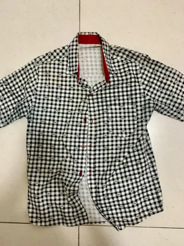 Camisa Xadrez Preto e Branco com Detalhe Vermelho