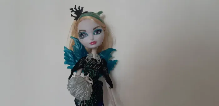 Boneca Ever After High Faybelle