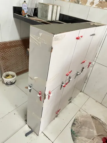 Pedreiro em geral , eletricista , hidráulico, pintor , gesseiro , carpinteiro 