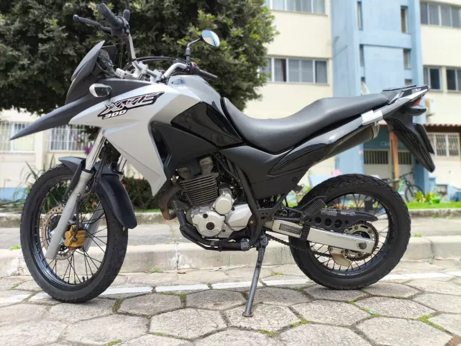 XRE 300 - Ano 2018 - ESPETÁCULO