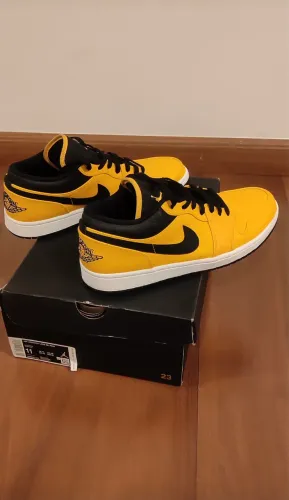 Tênis Nike Air Jordan 1 Low University Gold