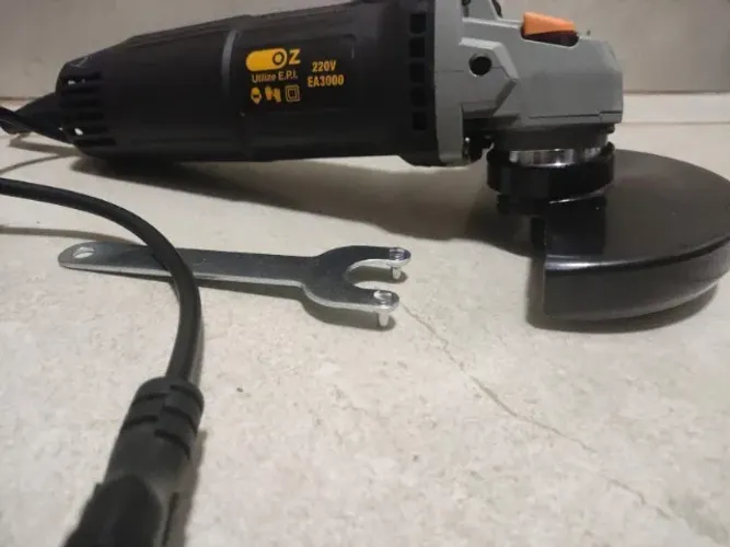 Esmerilhadeira Lixadeira Angular 4.1/2" Pol 115mm 710W Corte Lixa E Desbaste Oz