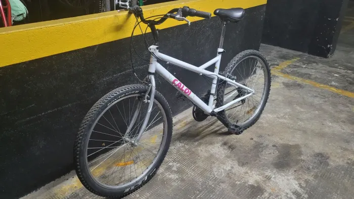Bicicleta Caloi aro 26 Branca