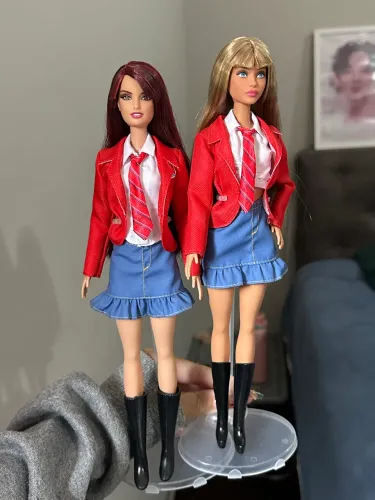 Bonecas Barbie e Mia RBD