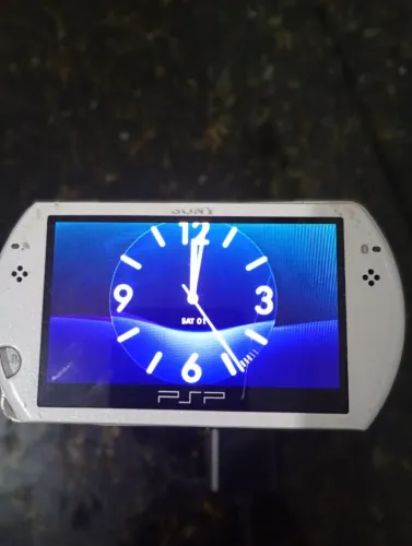 PSP go semi novo com 22 jogos e carregador quem tiver interesse manda mensagem