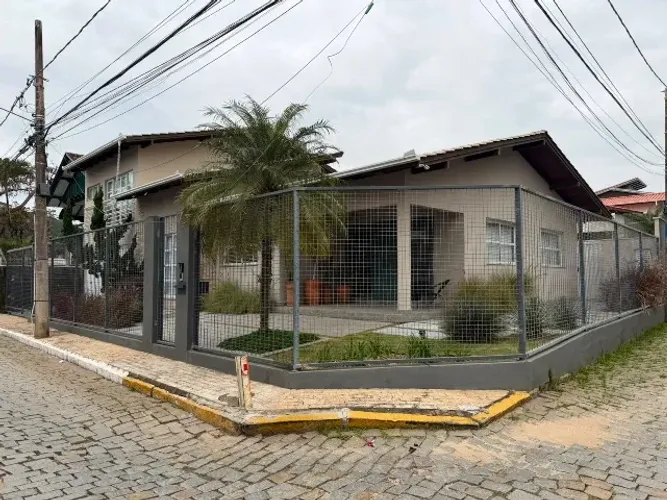 CASA PRÓXIMA AO MAR EM CABEÇUDAS - VENDA OU LOCAÇÃO