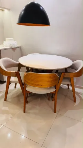 Mesa e Cadeiras