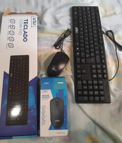 Vendo um Kit com Teclado e Mouse Óptico Com Fio Usb Abnt2 para Trabalho Novo