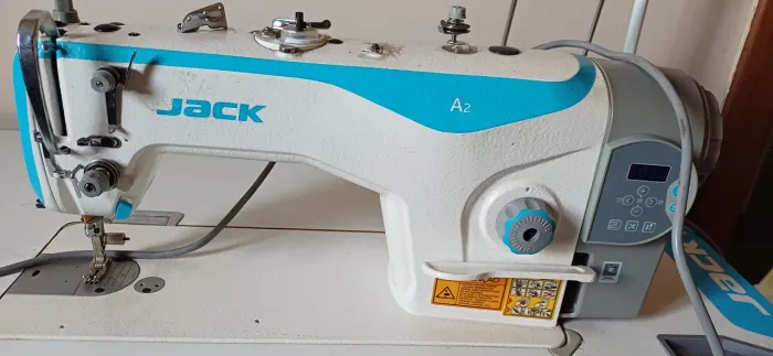 Máquina de costura industrial reta Jack A2 completa
