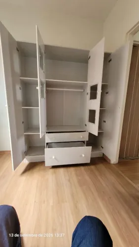 Guarda roupa infantil usado