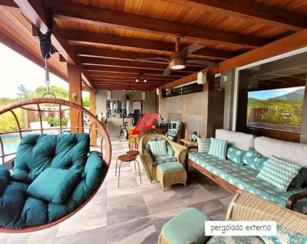 Casa de alto padrão à venda no bairro Saco Grande, Florianópolis-SC!