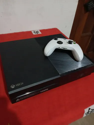 Xbox one fat + 1 controle - R$ 650
