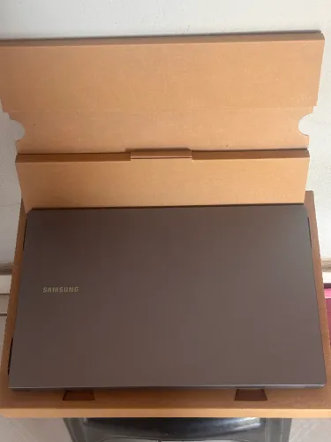 Notebook muito novo, sem sinais de uso!
