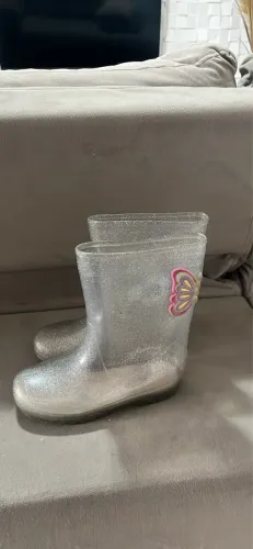 Calçados diversos entre chinelo e botas do 29 ao 33.Melissa e outros.