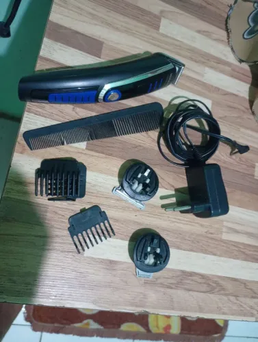 Máquina de cortar cabelo com carregador