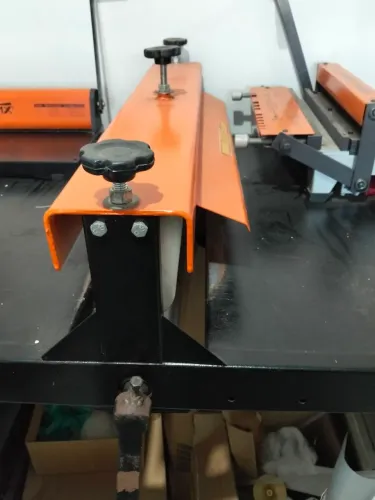 Máquina corte e vinco 80cm manual com bancada + 5 facas de corte