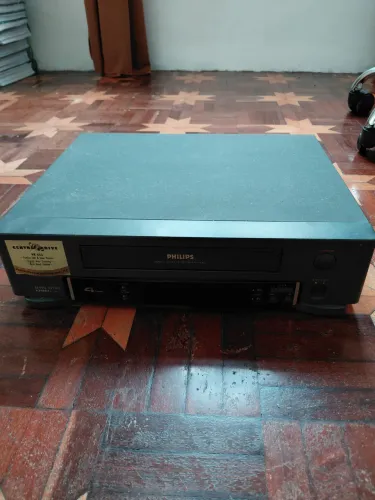 Videocassete Philips modelo VR 453 - em bom estado de conservação!