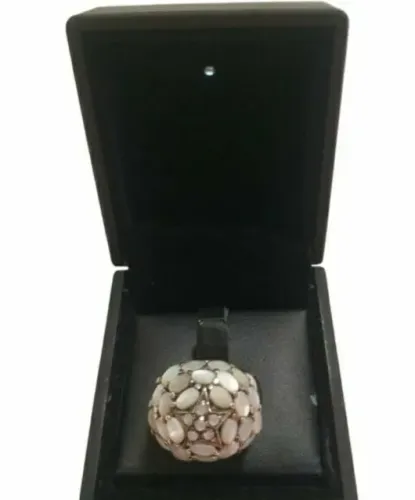 ANEL DE PRATA, COM MADREPÉROLAS. NOVO!