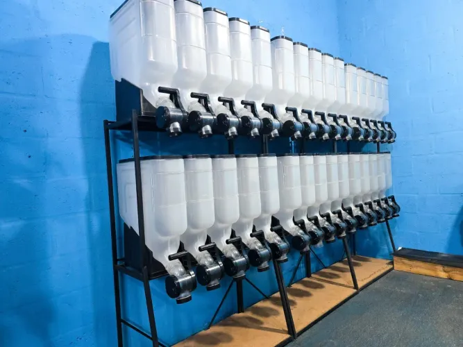 Dispenser de Ração Pet box 10 compartimentos com capacidade aprox.15kg em cada um 