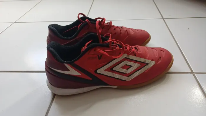 Chuteira Umbro sala V club