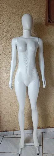 Manequim feminino 