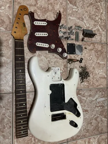 Guitarra tagima T735s