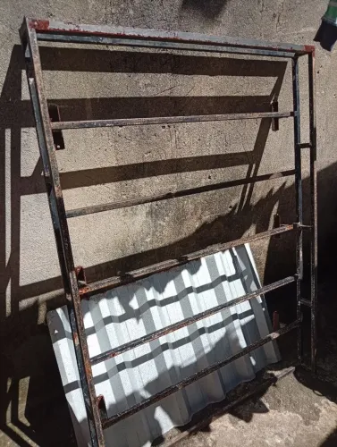 Vende - se grade para bagageiro do Fiat uno