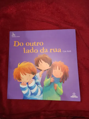 "Do outro lado da Rua" Livro Ilustrativo Infantil