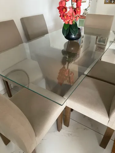 Mesa com 6 cadeiras