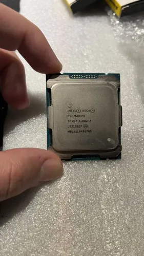 Xeon E5-2680 v4 (14 Núcleos / 28 Threads) - Performance Multicore
