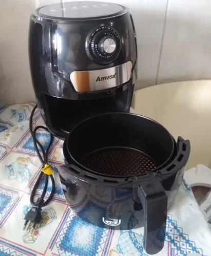 Air Fryer Amvox 4,5L 110V seminova, funcionando 100% - R$ 110 pra sair hoje!