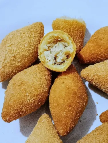 Salgados e doces para festas